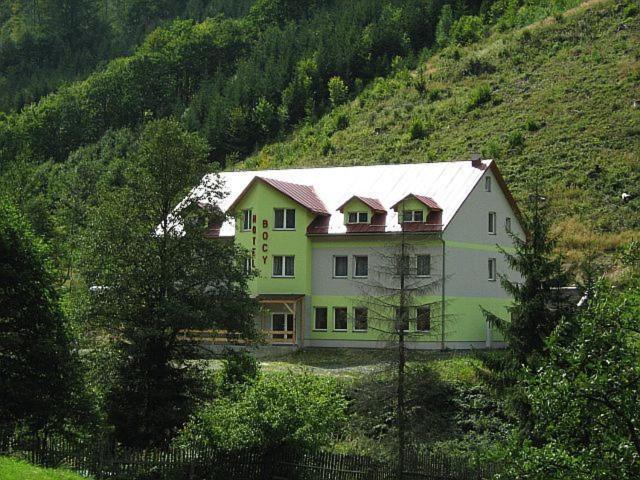 Hotel Bocy Ошчадница Екстериор снимка