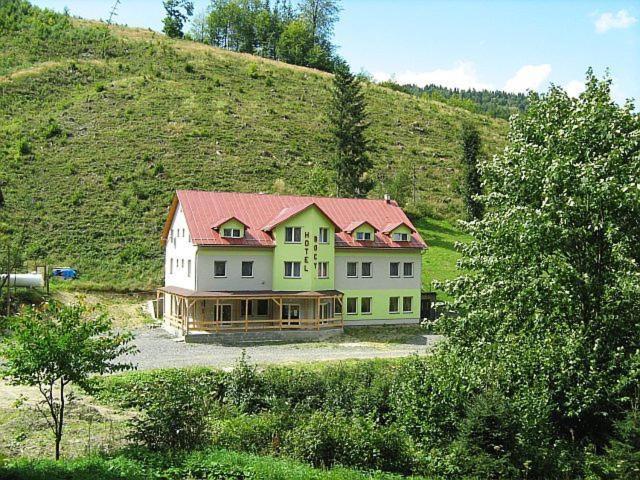 Hotel Bocy Ошчадница Екстериор снимка