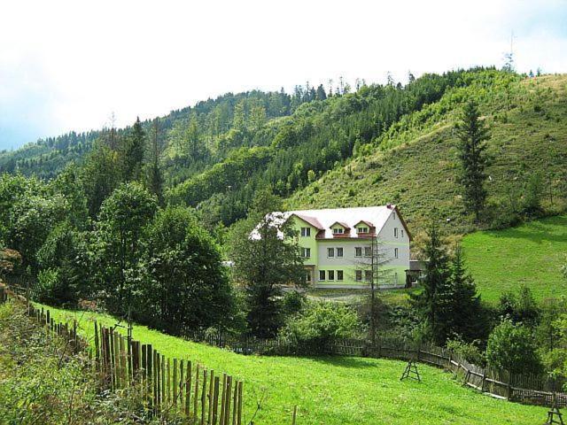 Hotel Bocy Ошчадница Екстериор снимка